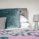 Central Property With Free Parking, 10 Min Walk To Bar Walls